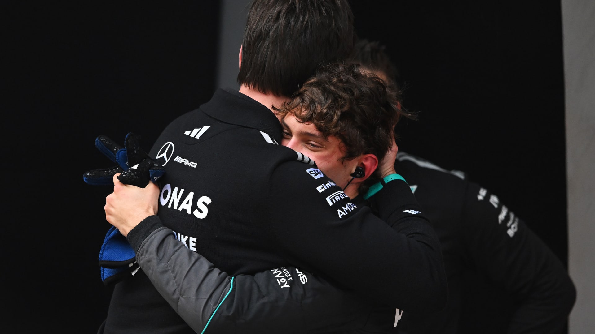 Kimi Antonelli célèbre sa première victoire en F1 au GP de Chine 2026