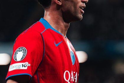 Achraf Hakimi sous le maillot du PSG en action, saison 2025-2026