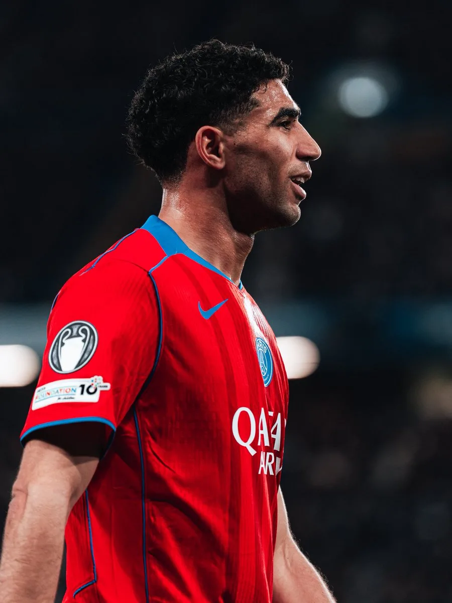 Achraf Hakimi sous le maillot du PSG en action, saison 2025-2026