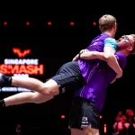 Félix et Alexis Lebrun brandissent leur trophée du Grand Smash de Singapour 2026
