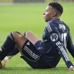 Kylian Mbappe en action avec le Real Madrid, staff medical sous pression