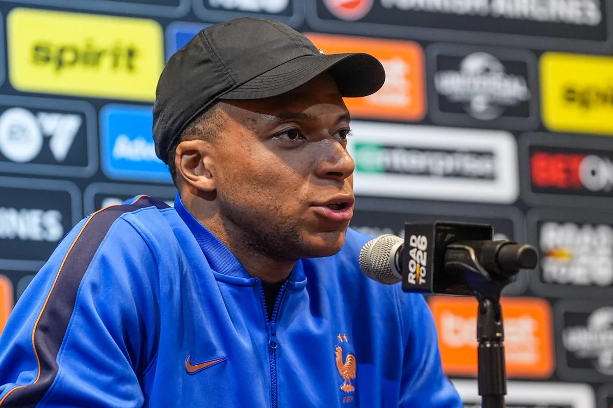 Kylian Mbappé sous le maillot du Real Madrid - crise avec le staff médical 2026