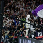 Viniícius Jr célèbre au Bernabéu lors de Real Madrid 3-2 Atlético Madrid La Liga