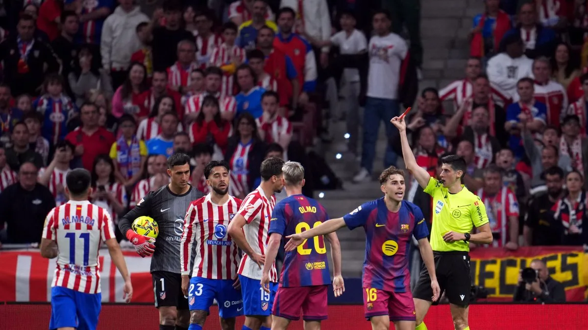 Action de jeu lors d'Atlético Madrid contre Barcelone en LaLiga J30, 4 avril 2026