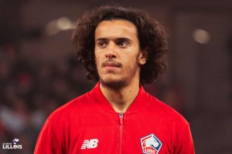Ayyoub Bouaddi milieu du LOSC Lille en action sur le terrain