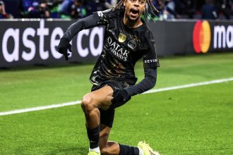 Bradley Barcola avec le maillot du PSG