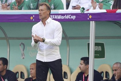 Herve Renard sur le banc de touche en Arabie Saoudite