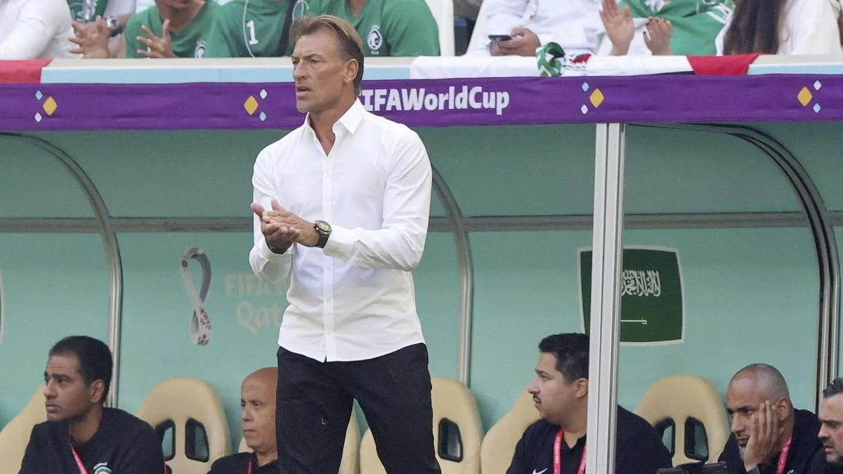 Herve Renard sur le banc de touche en Arabie Saoudite