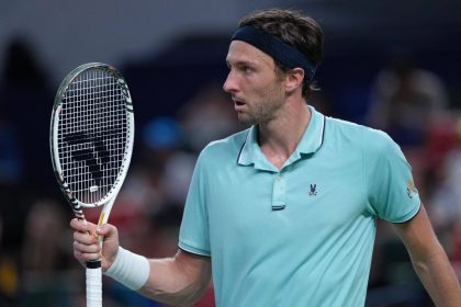 Arthur Rinderknech en action au Masters 1000 de Monte-Carlo 2026 sur terre battue