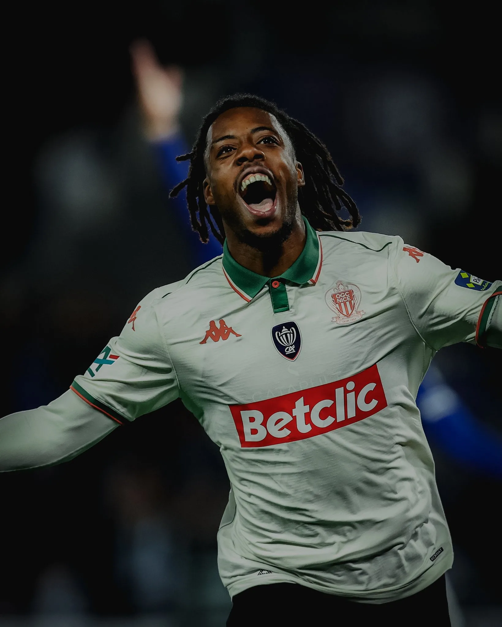 Elye Wahi célèbre son doublé lors de la demi-finale Strasbourg Nice en Coupe de France 2026