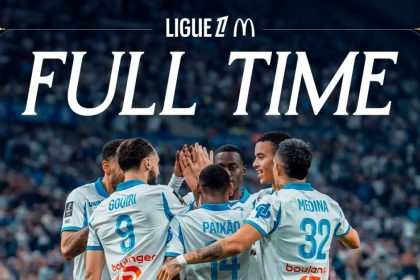 Aubameyang et les joueurs de l'OM célèbrent la victoire 3-1 contre Metz en Ligue 1