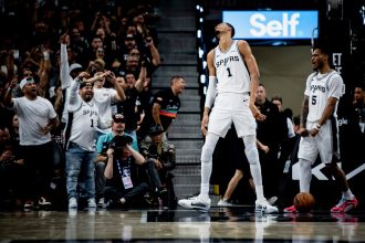 Victor Wembanyama et les Spurs de San Antonio lors du Game 5 des NBA Playoffs 2026