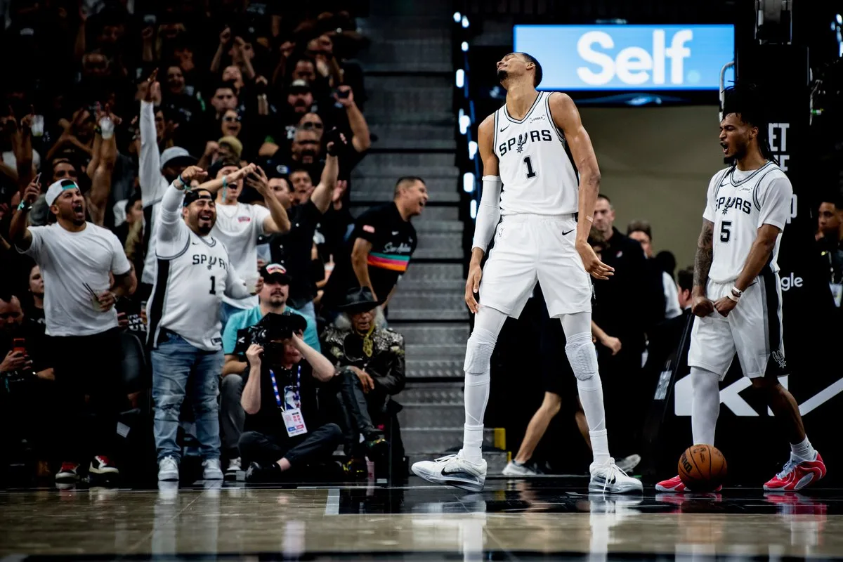 Victor Wembanyama et les Spurs de San Antonio lors du Game 5 des NBA Playoffs 2026