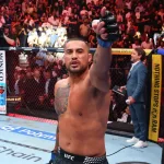 Carlos Ulberg champion UFC mi-lourd après KO sur Prochazka à l’UFC 327 Miami
