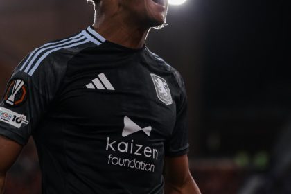 Ollie Watkins cu00e9lu00e8bre son doublu00e9 lors de Bologna-Aston Villa en quart de finale Europa League 2026