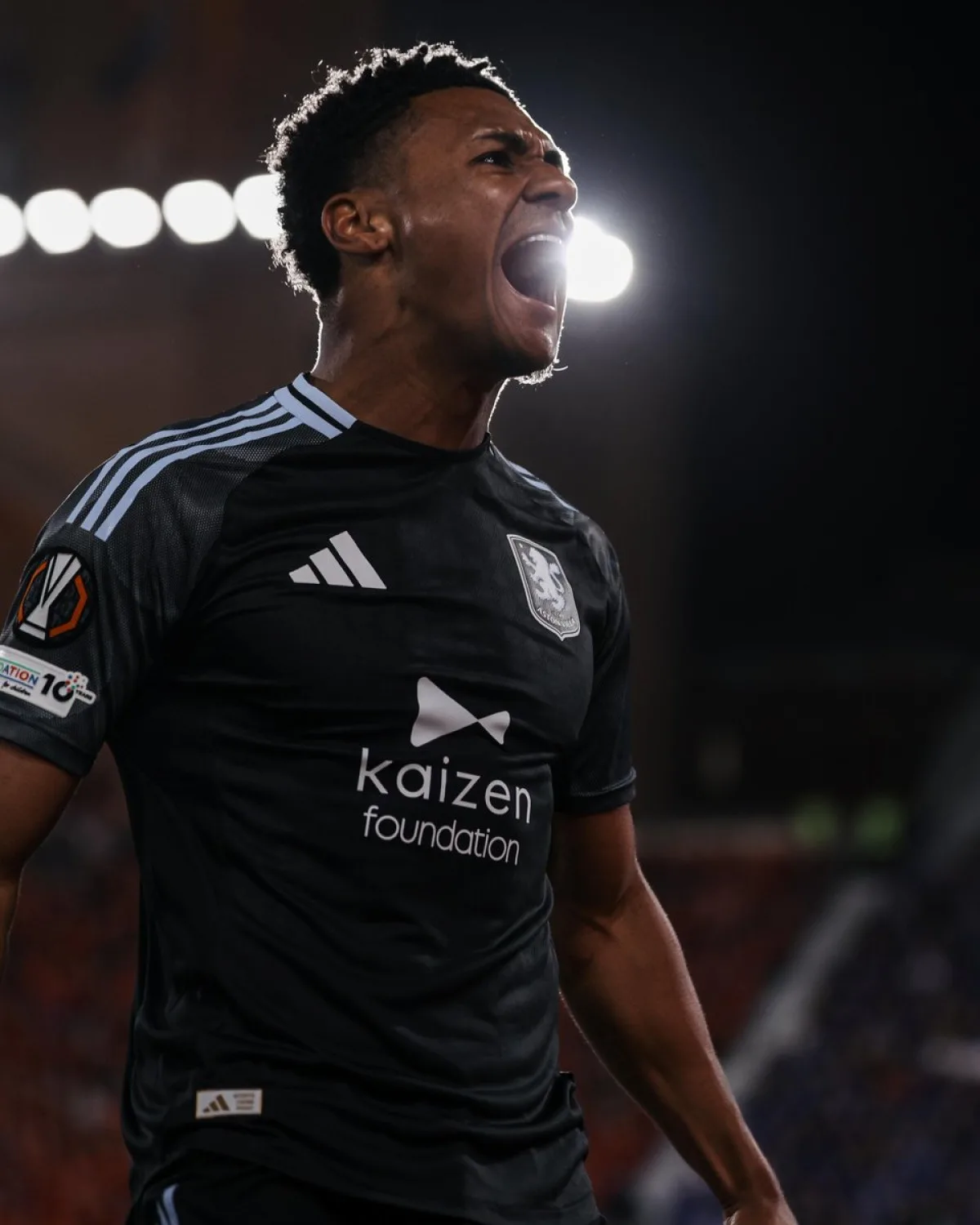 Ollie Watkins cu00e9lu00e8bre son doublu00e9 lors de Bologna-Aston Villa en quart de finale Europa League 2026