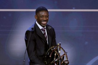 Ousmane Dembélé soulève la Ligue des Champions 2026 avec le PSG, favori Ballon d'Or