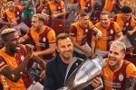Joueurs de Galatasaray en celebration apres le 4e titre consecutif de champion de Turquie au RAMS Park 2026