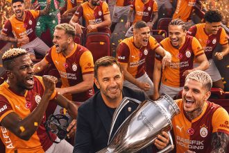 Joueurs de Galatasaray en celebration apres le 4e titre consecutif de champion de Turquie au RAMS Park 2026