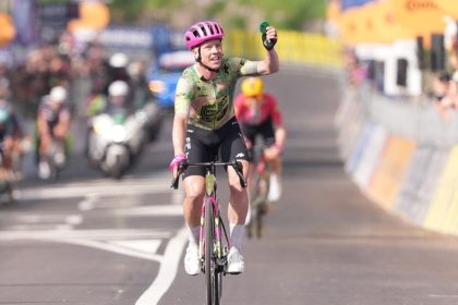 Jonas Vingegaard lors de l’étape 16 du Giro 2026 sur la montée de Carì