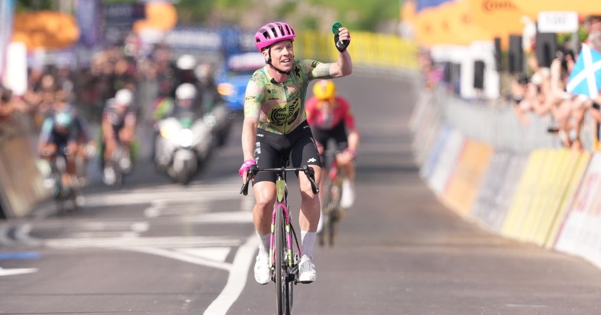Jonas Vingegaard lors de l’étape 16 du Giro 2026 sur la montée de Carì