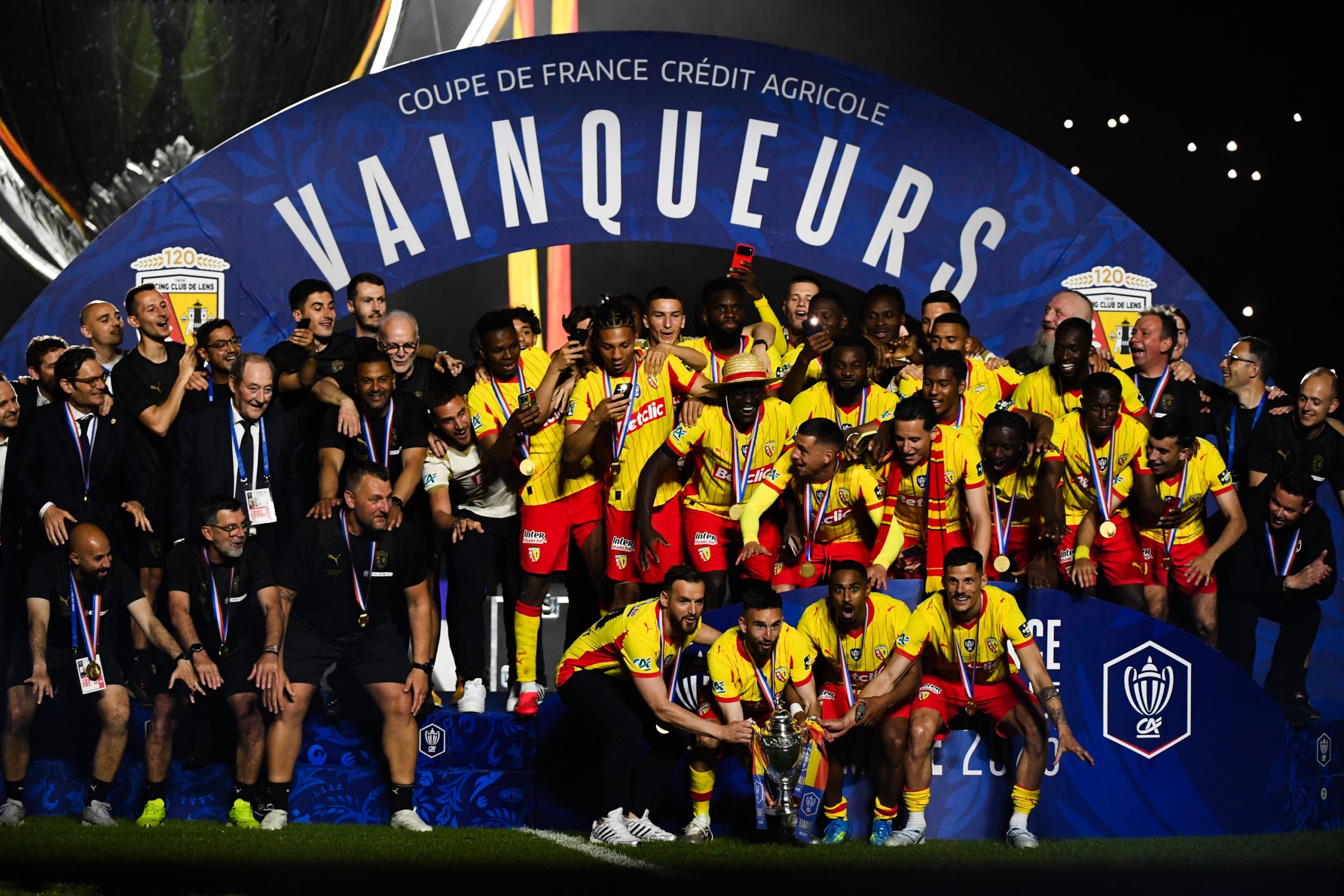Lens remporte sa première Coupe de France face à Nice (3-1), Thauvin héros du Stade de France
