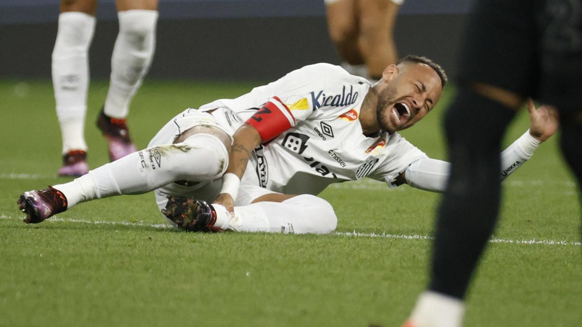 Neymar blessé au mollet avec Santos