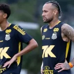 Neymar et Robinho Jr. lors d'un entraînement de Santos FC en mai 2026