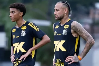 Neymar et Robinho Jr. lors d'un entraînement de Santos FC en mai 2026