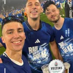 Les joueurs de Schalke 04 célèbrent leur promotion en Bundesliga 2026 à la Veltins Arena de Gelsenkirchen