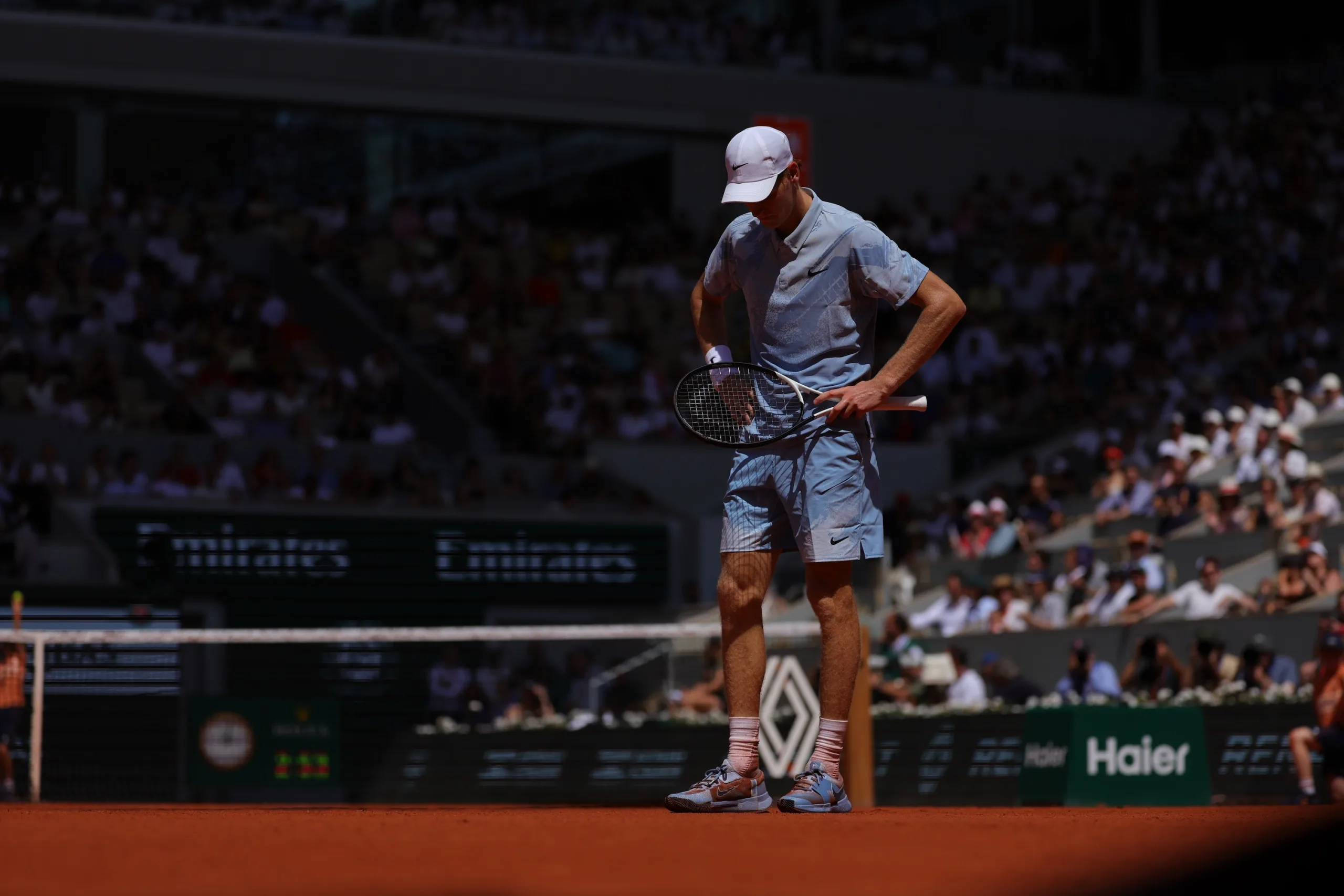 Jannik Sinner lors du 2e tour de Roland-Garros 2026 face à Juan Manuel Cerundolo
