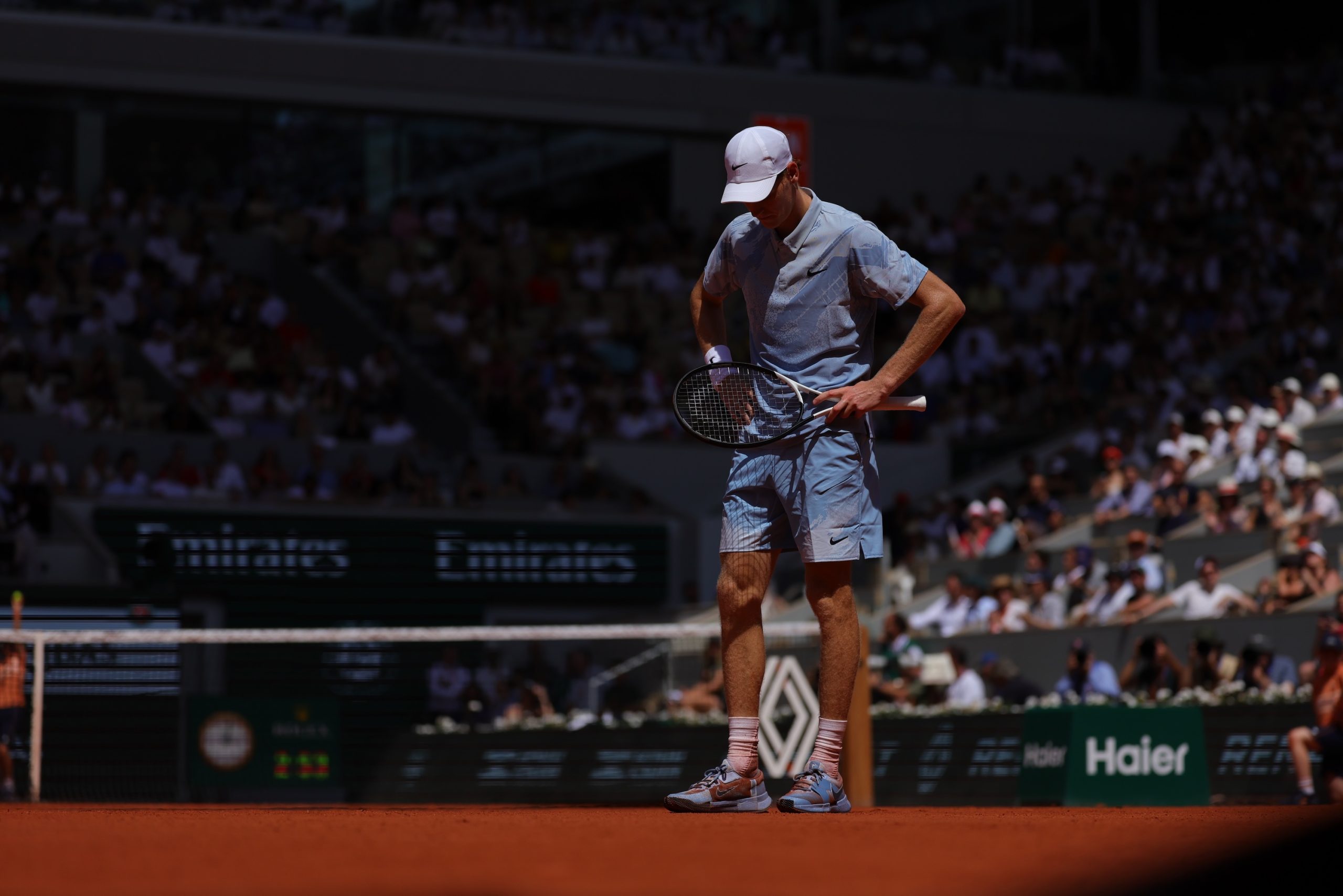 Jannik Sinner lors du 2e tour de Roland-Garros 2026 face à Juan Manuel Cerundolo