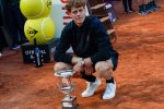 Jannik Sinner soulève le trophée du Masters 1000 de Rome 2026