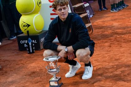 Jannik Sinner soulève le trophée du Masters 1000 de Rome 2026