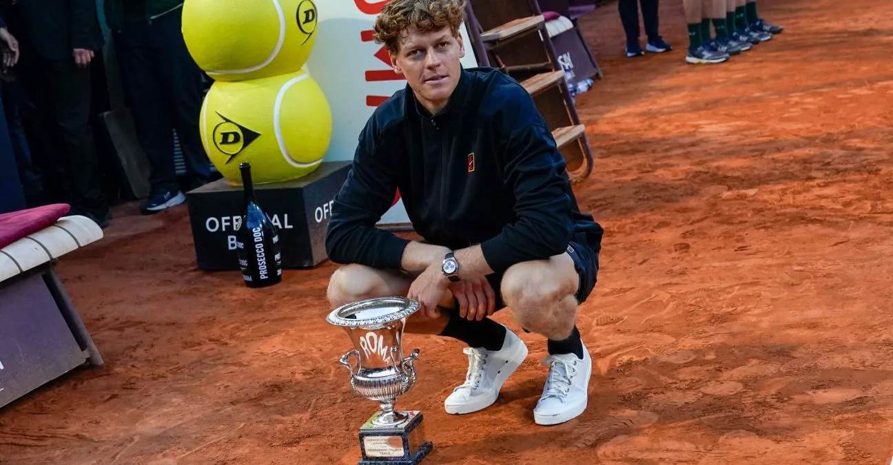Jannik Sinner soulève le trophée du Masters 1000 de Rome 2026