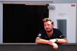 Stan Wawrinka ému lors de ses adieux à Roland-Garros 2026 face à Jesper de Jong