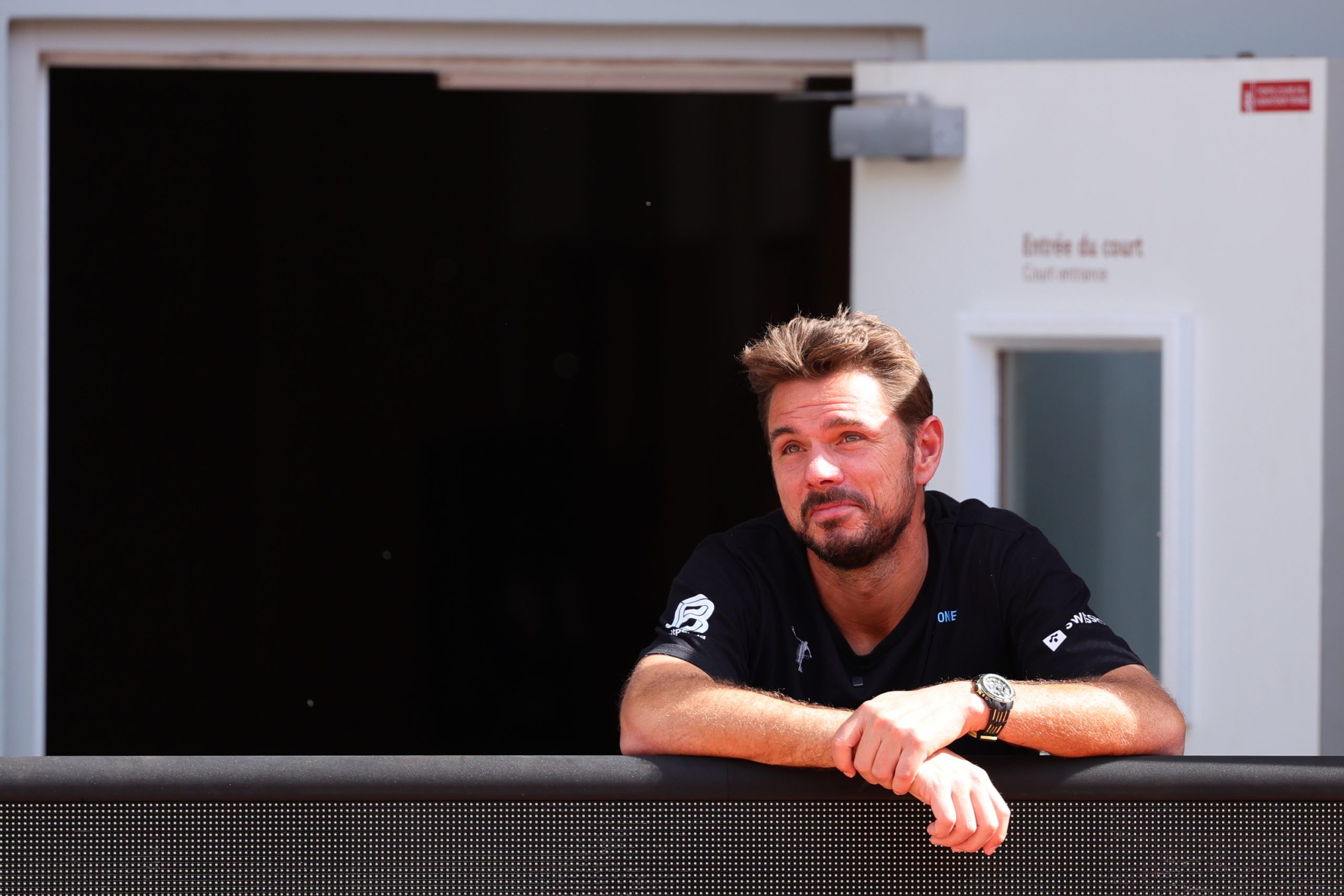 Stan Wawrinka ému lors de ses adieux à Roland-Garros 2026 face à Jesper de Jong