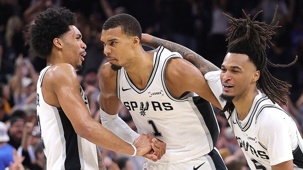 Wembanyama Game 4 contre le Thunder — Spurs égalisent 2-2 NBA Playoffs 2026