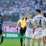 Carton rouge lors du barrage Wolfsburg Paderborn relégation Bundesliga 2026