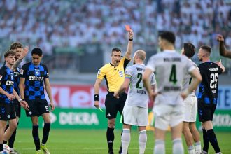 Carton rouge lors du barrage Wolfsburg Paderborn relégation Bundesliga 2026