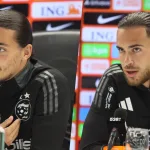 Anis Hadj Moussa et Ramiz Zerrouki en conférence de presse avant Pays-Bas - Algérie, match amical du 3 juin 2026 à Rotterdam