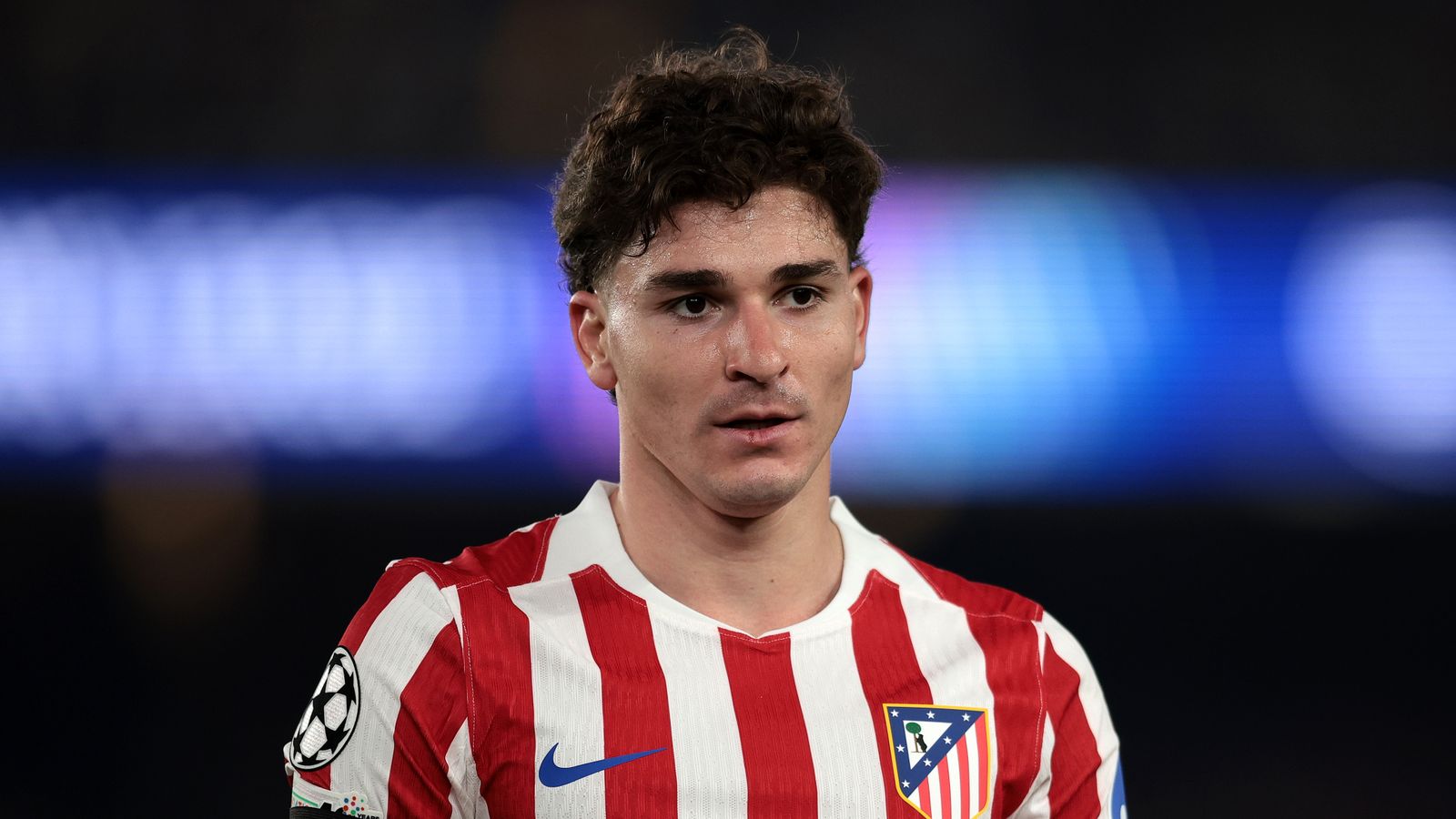 Julián Álvarez sous le maillot de l'Atlético de Madrid lors du conflit mercato avec le FC Barcelone