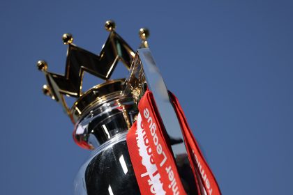 Calendrier Premier League 2026-2027 : Arsenal soulève le trophée de champion