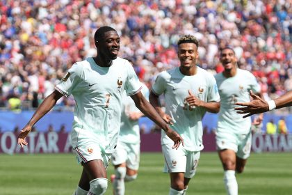 Ousmane Dembélé célèbre son triplé avec Désiré Doué lors de Norvège-France à la Coupe du monde 2026