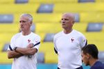 Didier Deschamps et son adjoint Guy Stéphan lors d'un rassemblement de l'équipe de France