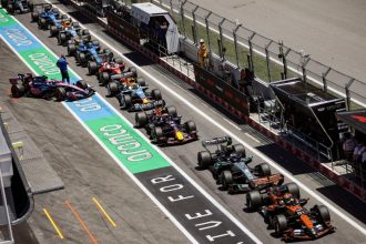 George Russell (Mercedes W17) en pole position lors des qualifications du GP de Barcelone-Catalogne 2026