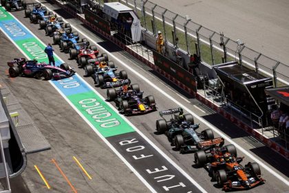 George Russell (Mercedes W17) en pole position lors des qualifications du GP de Barcelone-Catalogne 2026