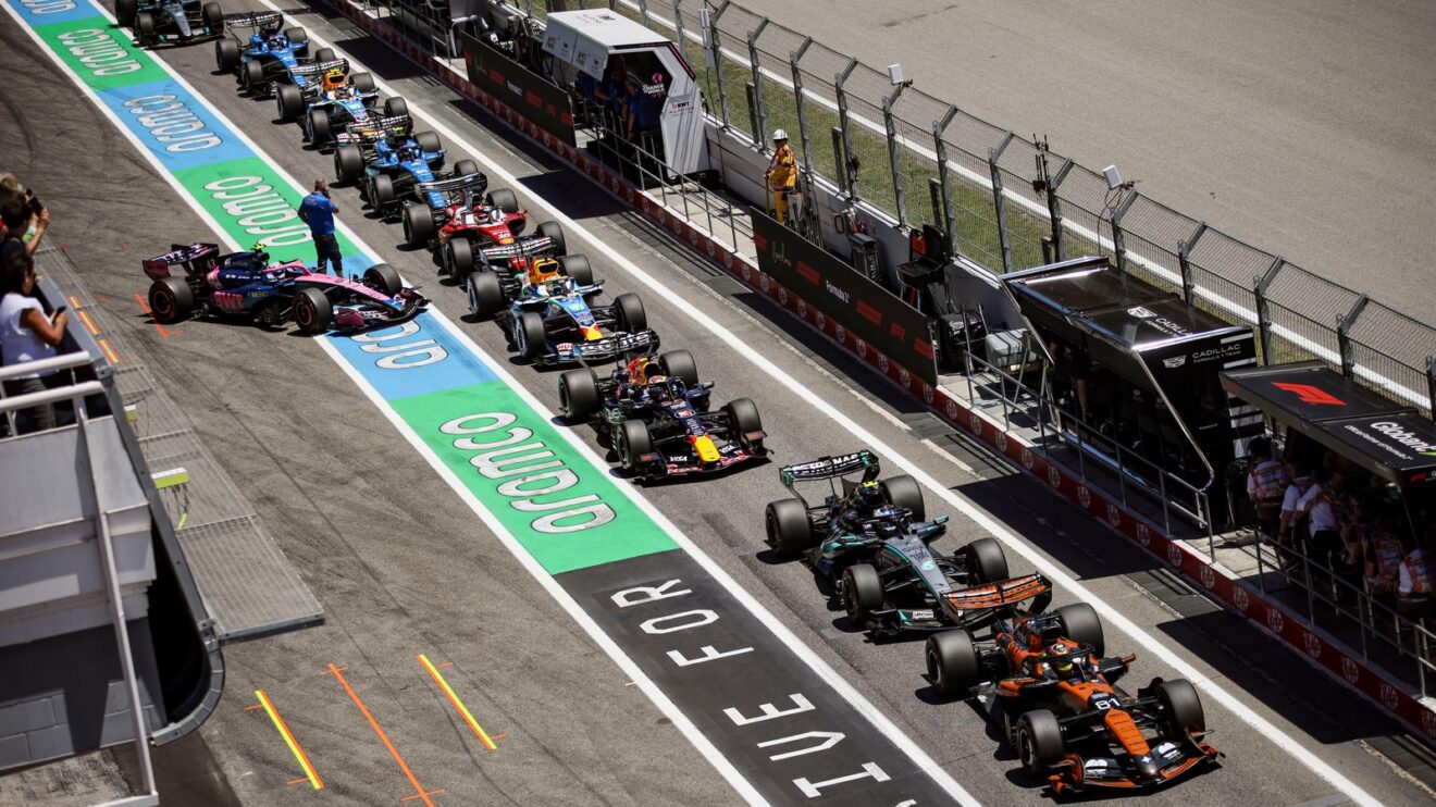 George Russell (Mercedes W17) en pole position lors des qualifications du GP de Barcelone-Catalogne 2026