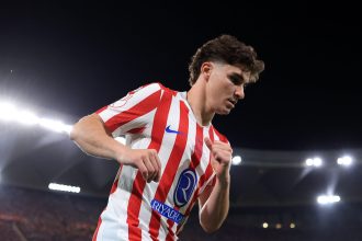 Julián Álvarez sous le maillot de l'Atlético de Madrid, cible du Real Madrid