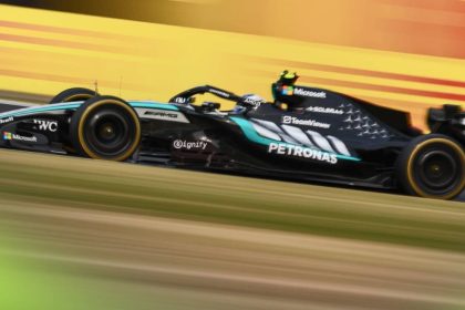 Kimi Antonelli au volant de la Mercedes W17 F1 2026, après l'interdiction FIA des astuces moteur